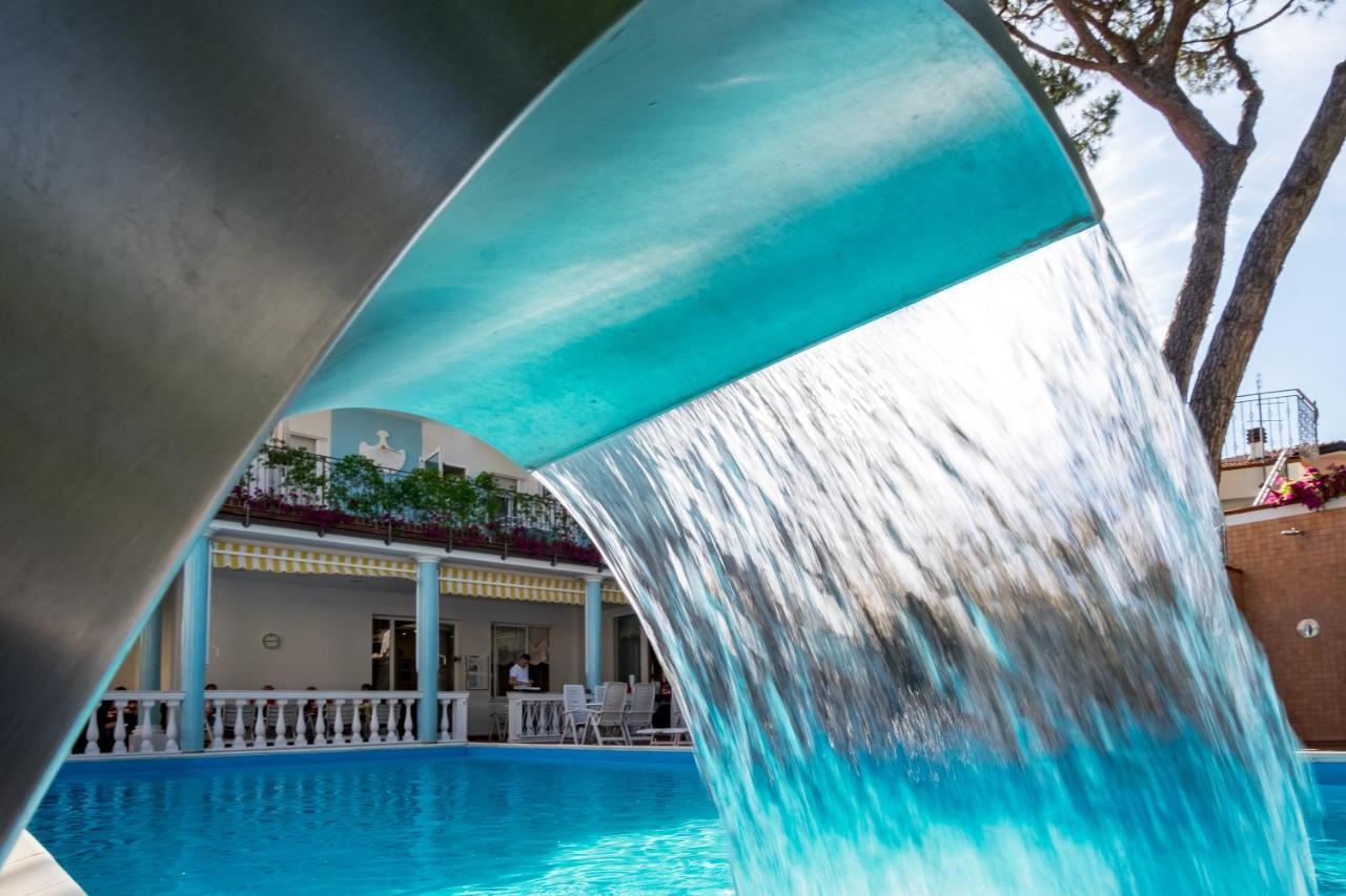 Hotel Villa Dei Fiori - Sul Mare Con Piscina Viserbella di Rimini Buitenkant foto