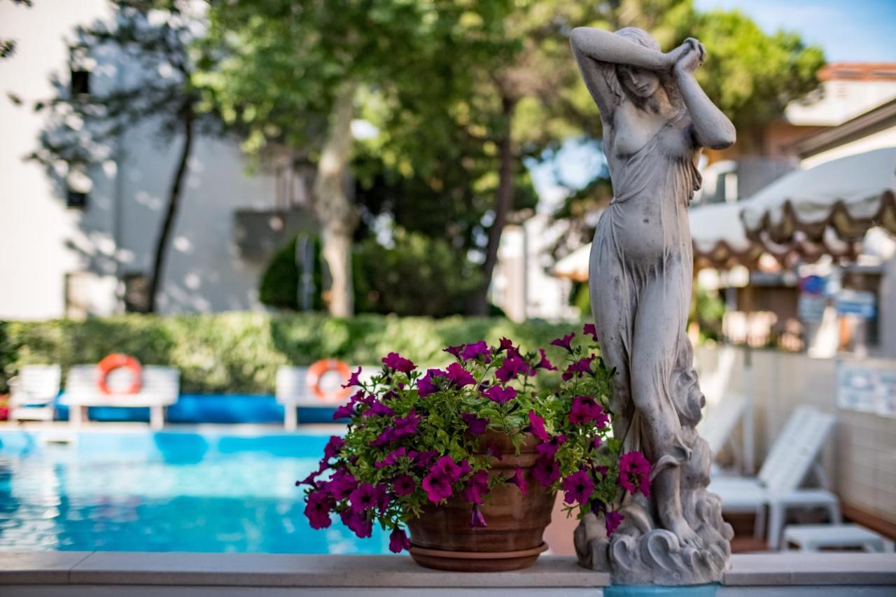 Hotel Villa Dei Fiori - Sul Mare Con Piscina Viserbella di Rimini Buitenkant foto