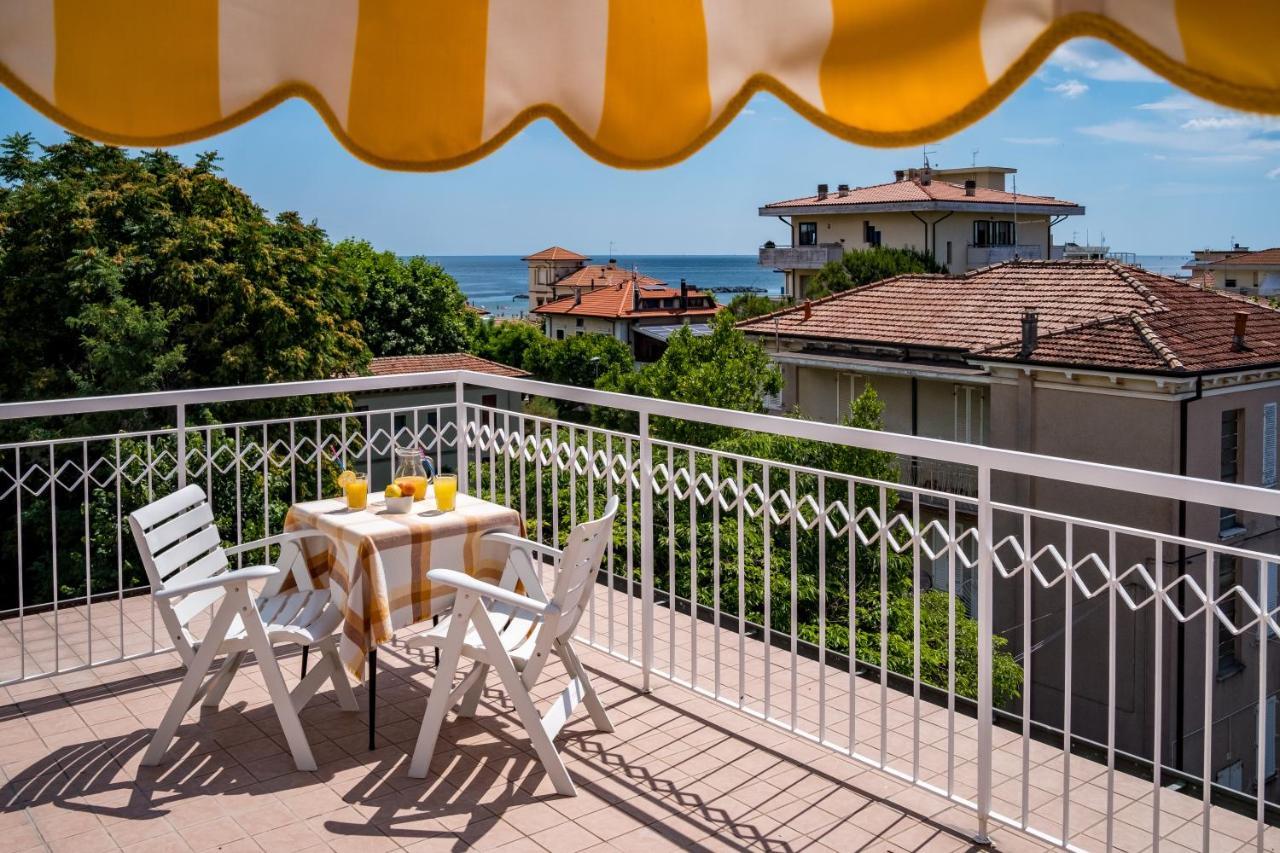 Hotel Villa Dei Fiori - Sul Mare Con Piscina Viserbella di Rimini Buitenkant foto