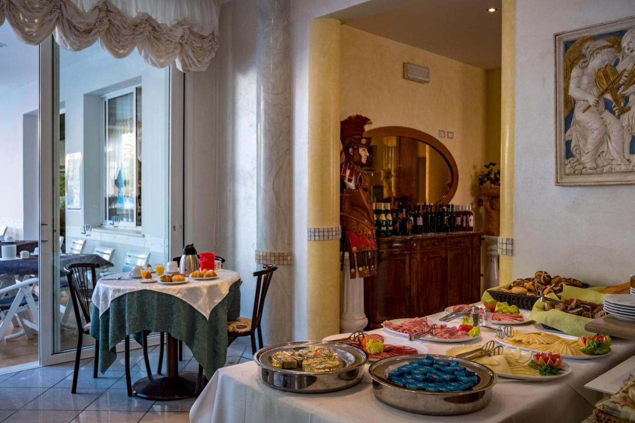 Hotel Villa Dei Fiori - Sul Mare Con Piscina Viserbella di Rimini Buitenkant foto