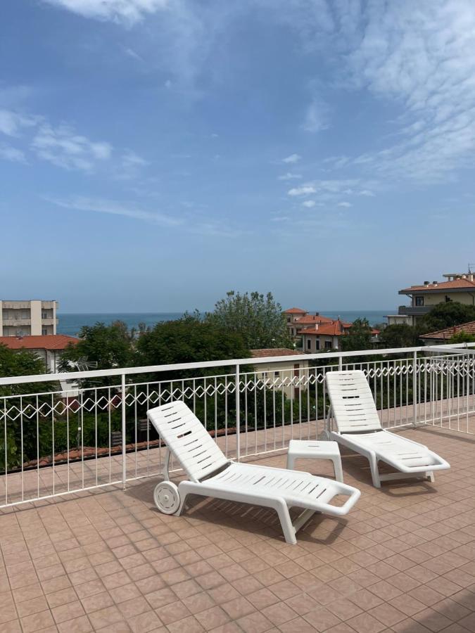 Hotel Villa Dei Fiori - Sul Mare Con Piscina Viserbella di Rimini Buitenkant foto