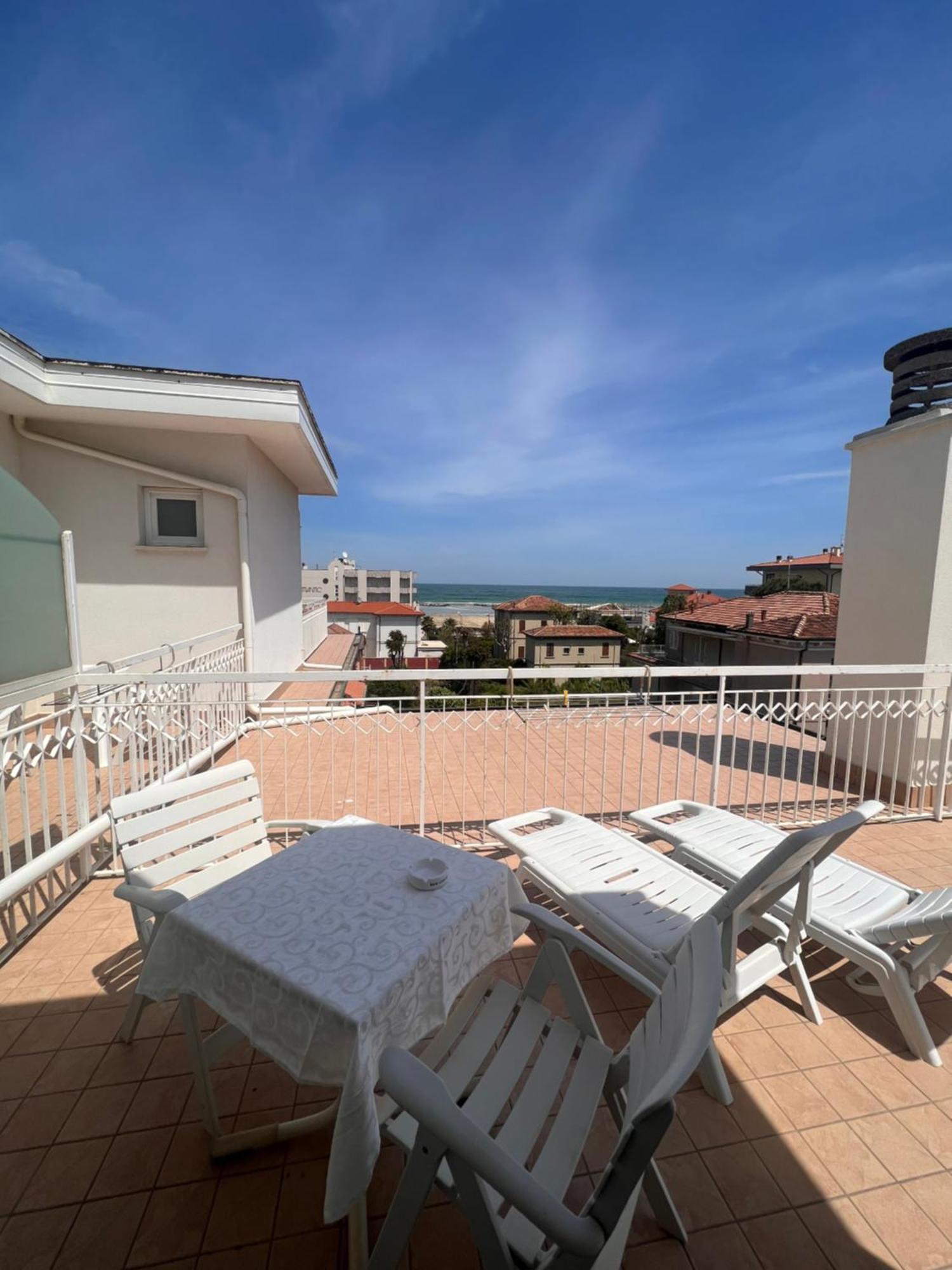 Hotel Villa Dei Fiori - Sul Mare Con Piscina Viserbella di Rimini Buitenkant foto